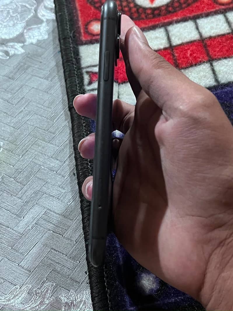 Apple iPhone 11 7