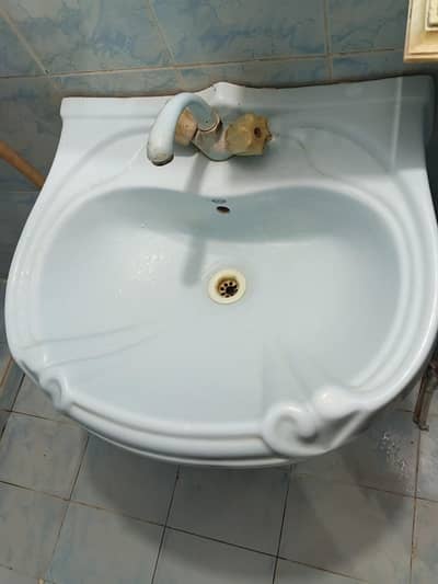 Wash Basin for sale (Used - Good Condition)