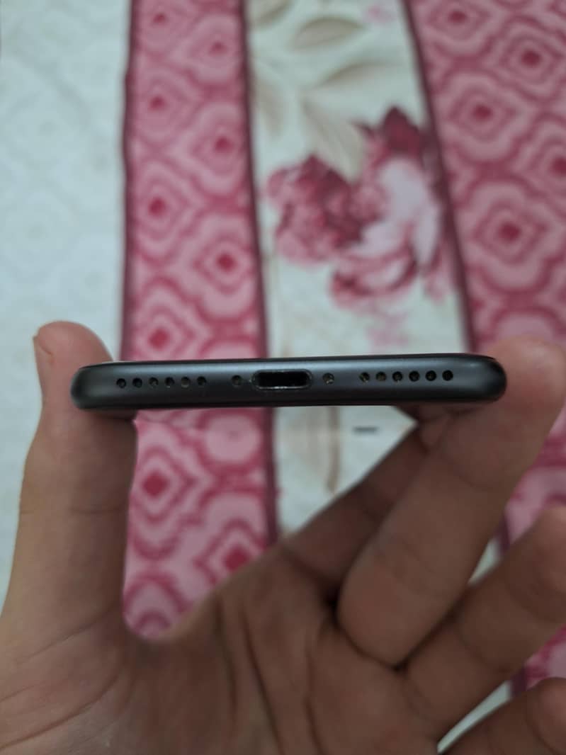 Apple iPhone 8 3