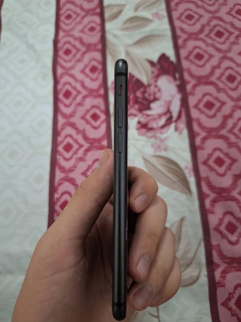 Apple iPhone 8 4