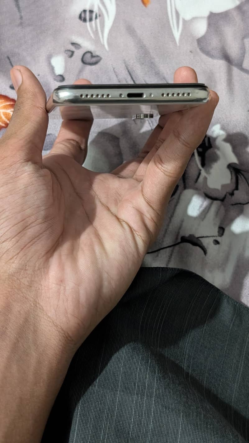 Apple iPhone X 3