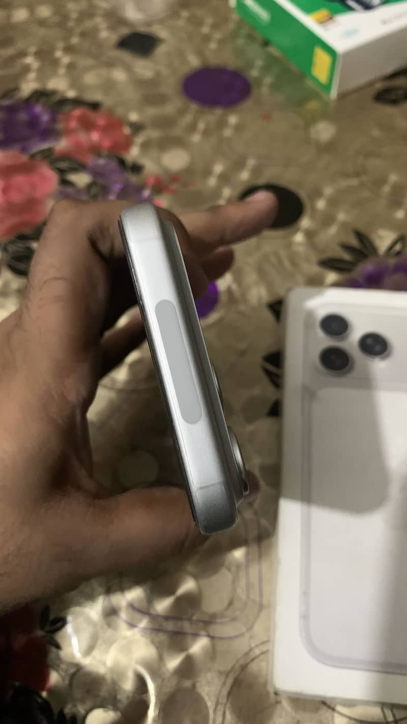 Apple iPhone 17 Pro Max 3