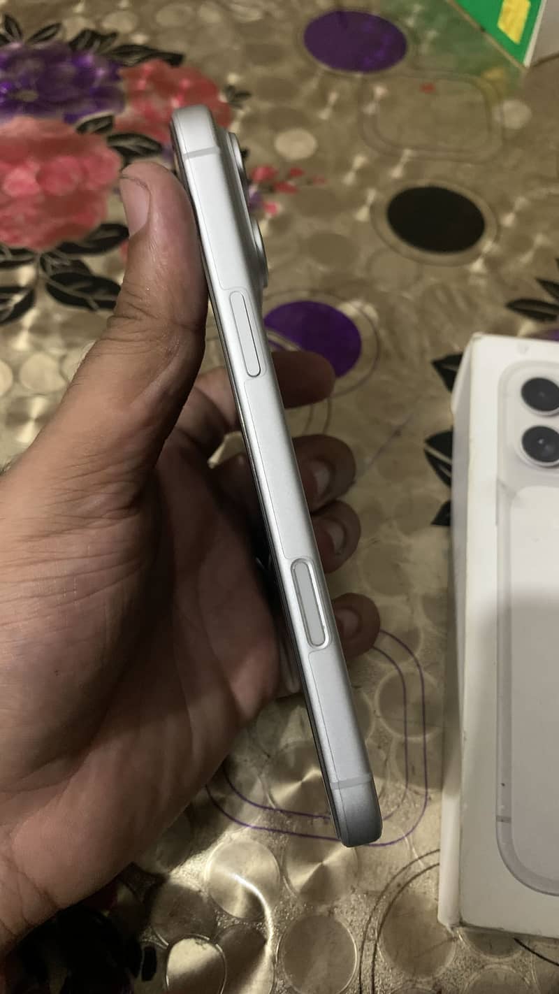 Apple iPhone 17 Pro Max 5