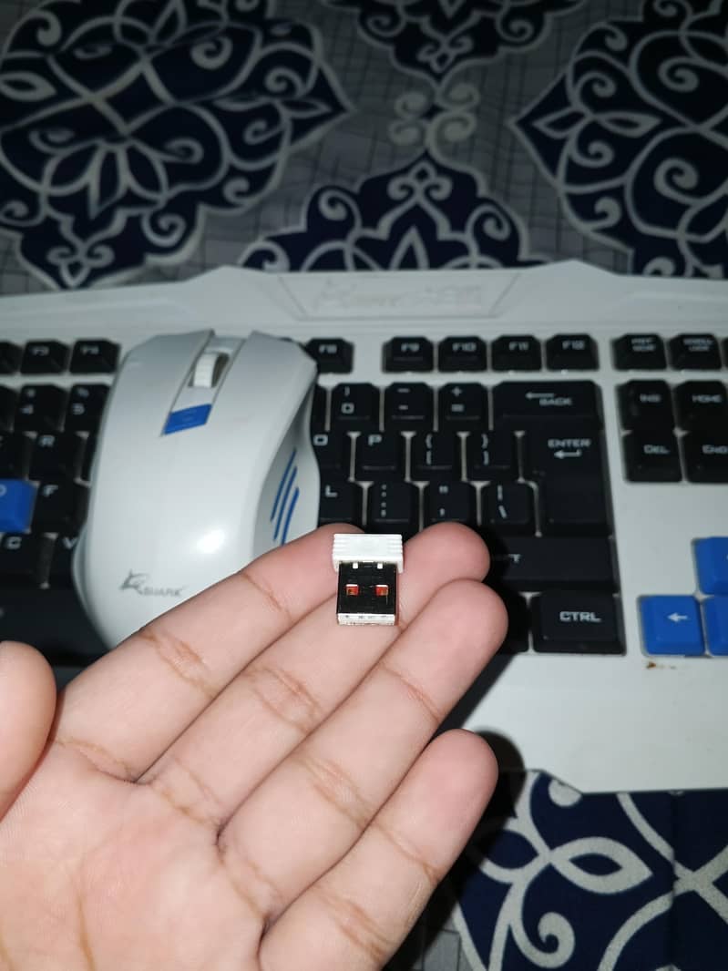wireless mouse and keyboard 0
