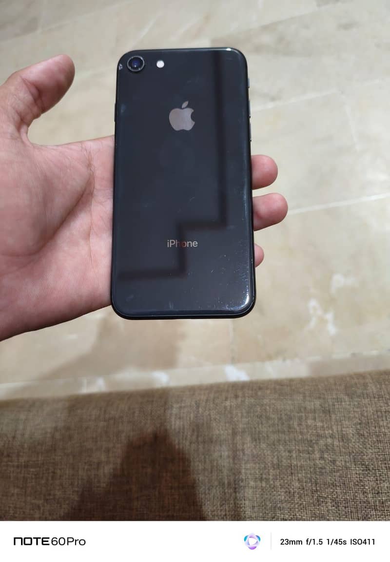 Apple iPhone 8 1