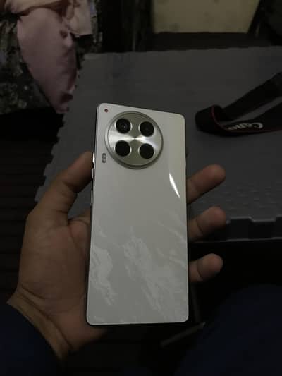 Tecno CAMON 30