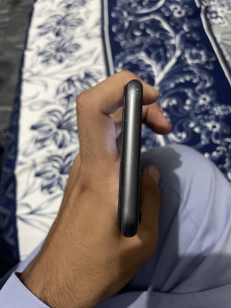 Apple iPhone 11 0