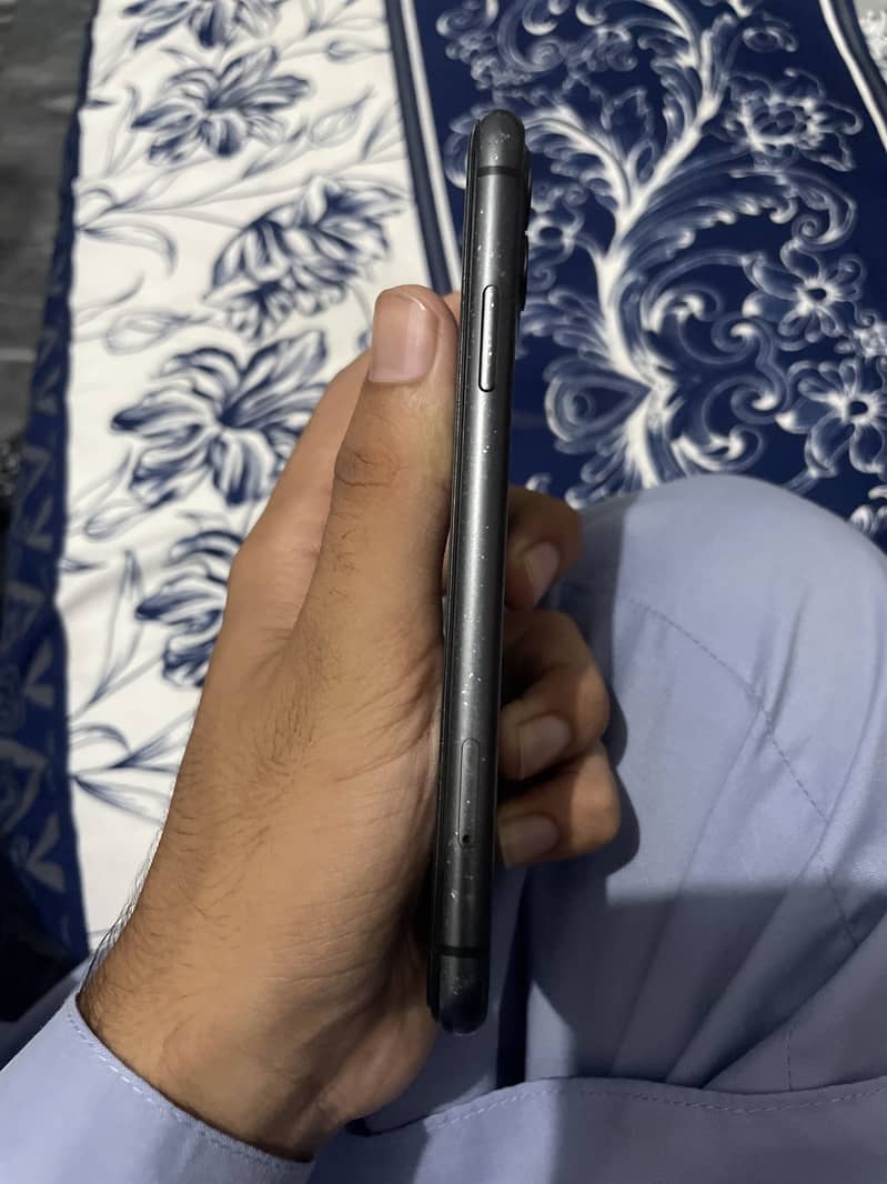 Apple iPhone 11 3
