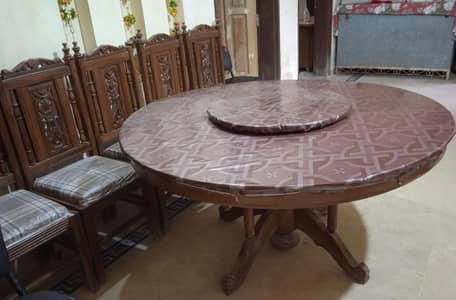 dining table (movable round) with 6 chairs