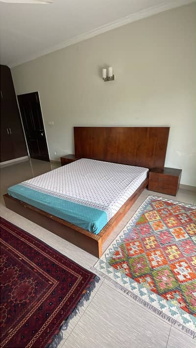 Beautiful bed set for sale