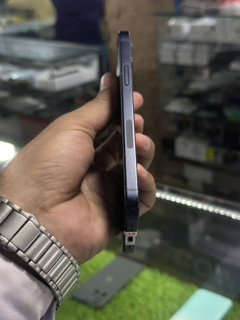 Apple iPhone 12 1