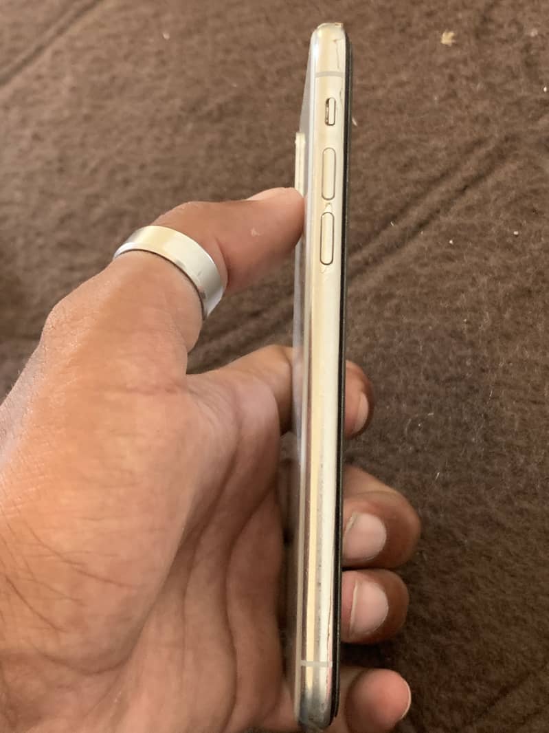 Apple iPhone X 3