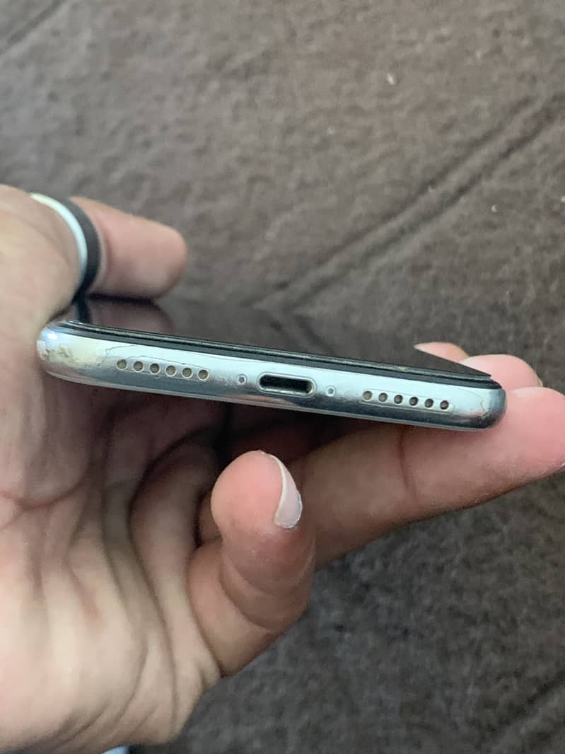 Apple iPhone X 4