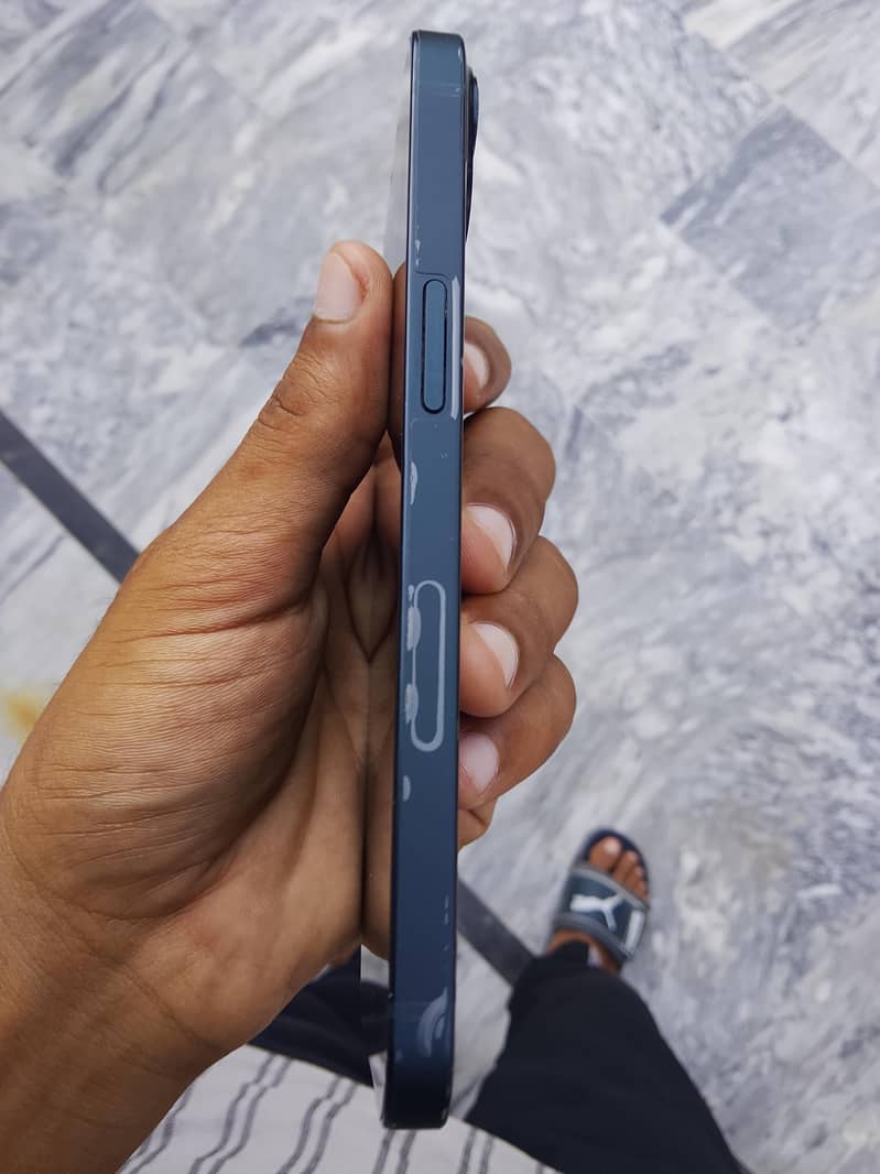 Apple iPhone 13 mini 4