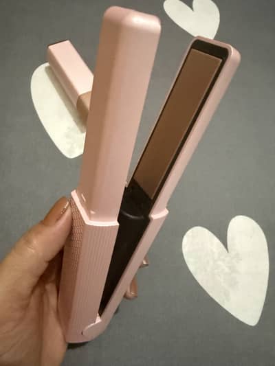 Wireless hair straightner