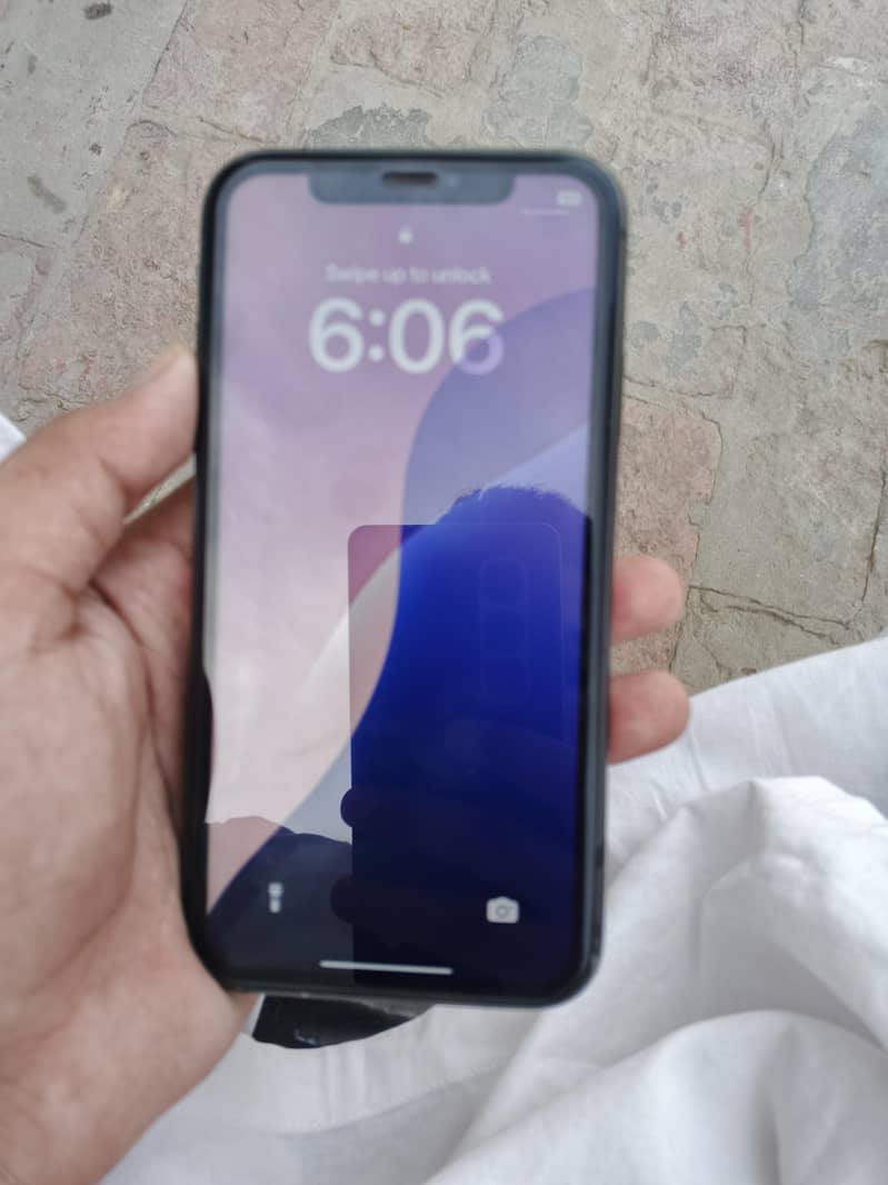Apple iPhone 11 4