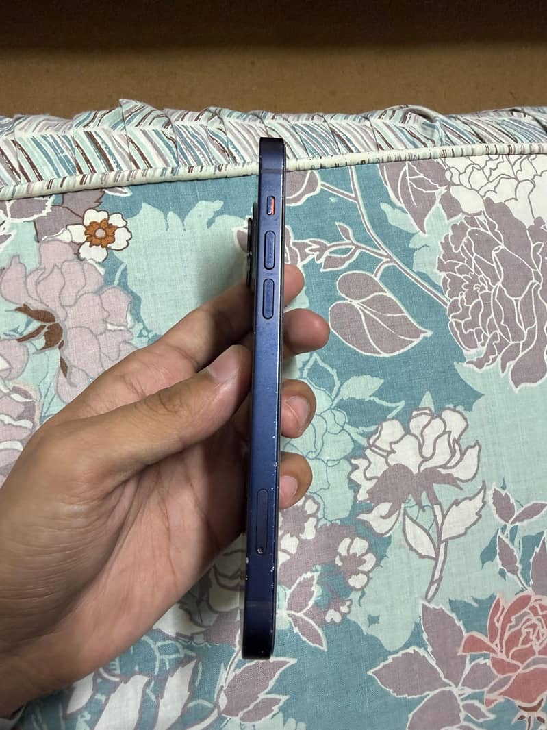 Apple iPhone 12 2
