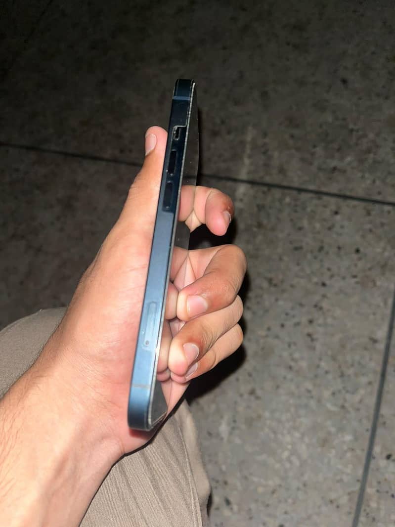 Apple iPhone 13 with box 2