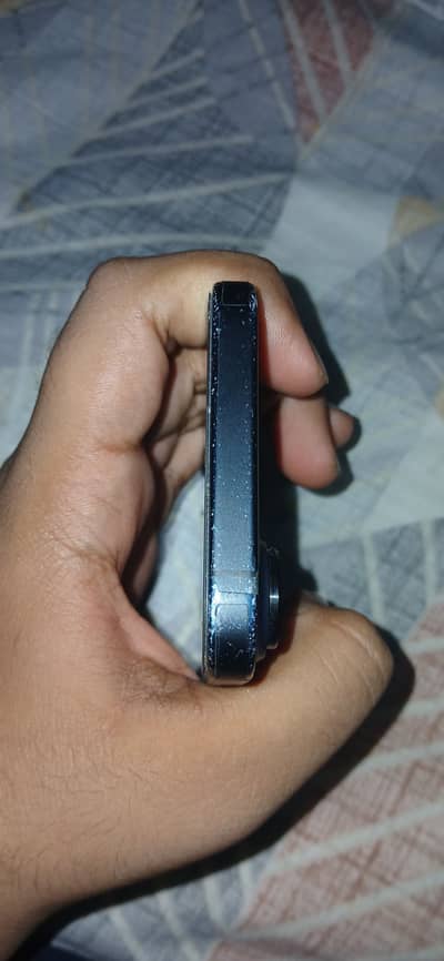 Apple iPhone 16
