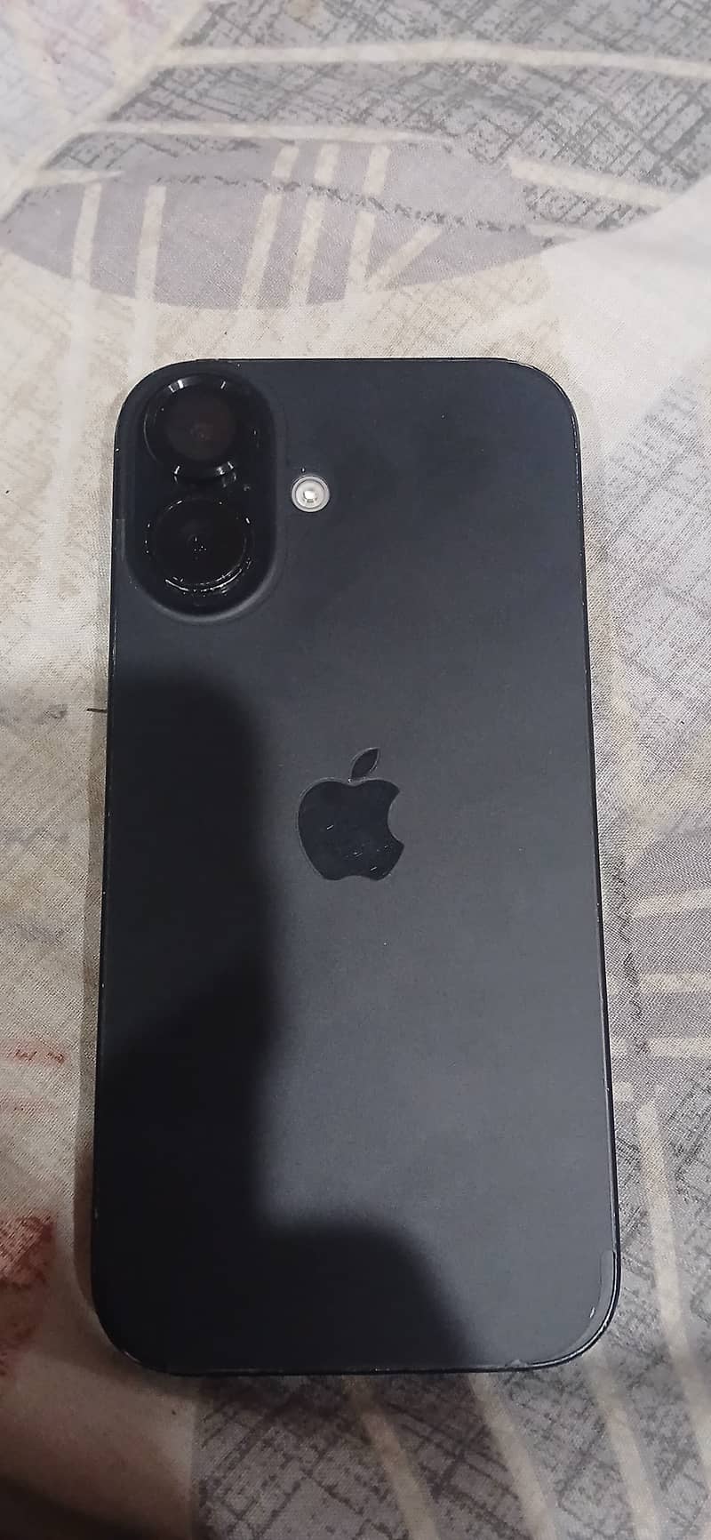 Apple iPhone 16 4