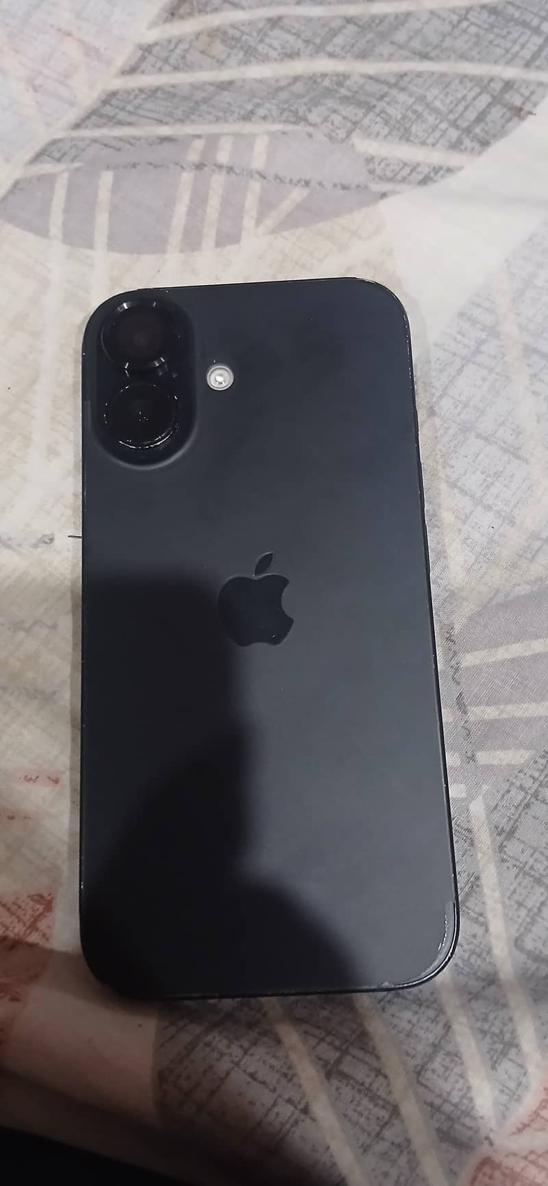 Apple iPhone 16 5