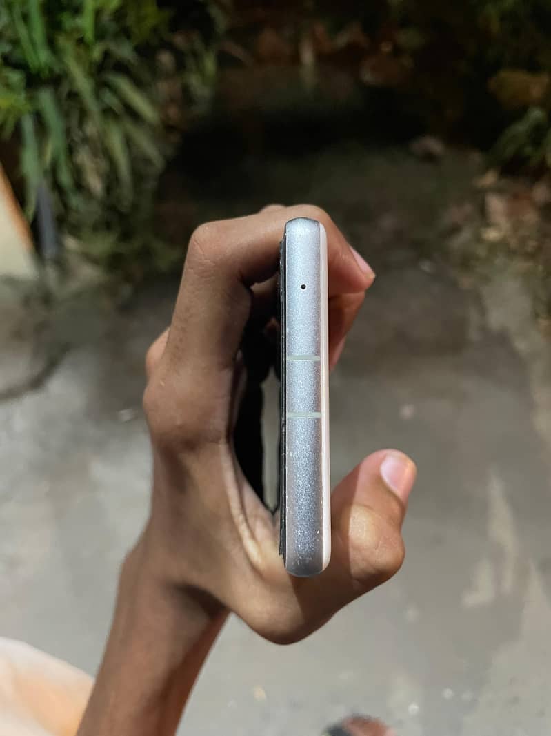 Google Pixel 7a 3