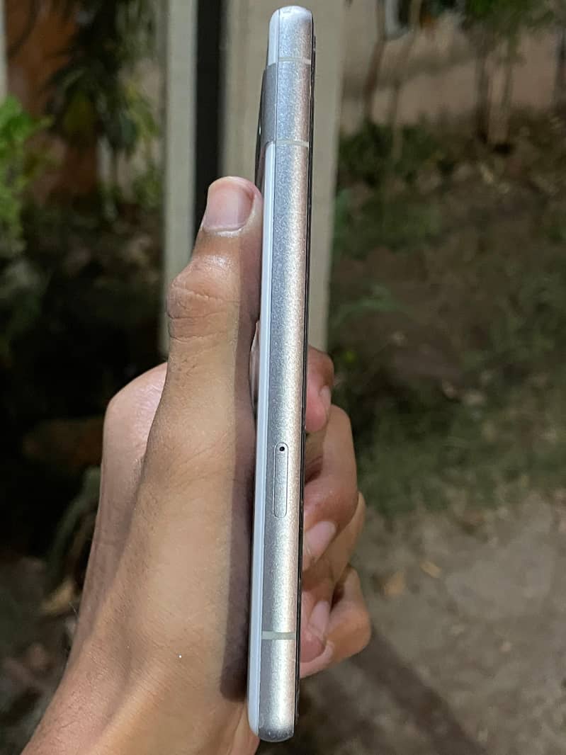 Google Pixel 7a 5