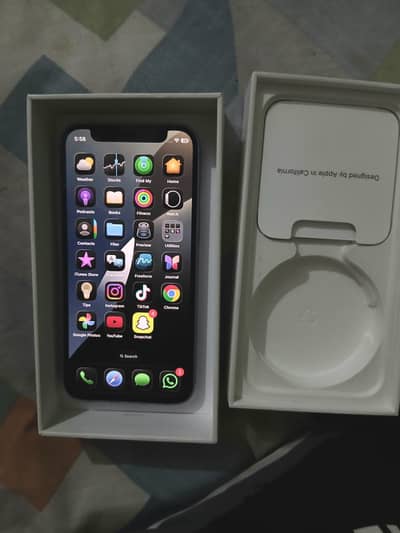 with box charger 10/10 zero scratch