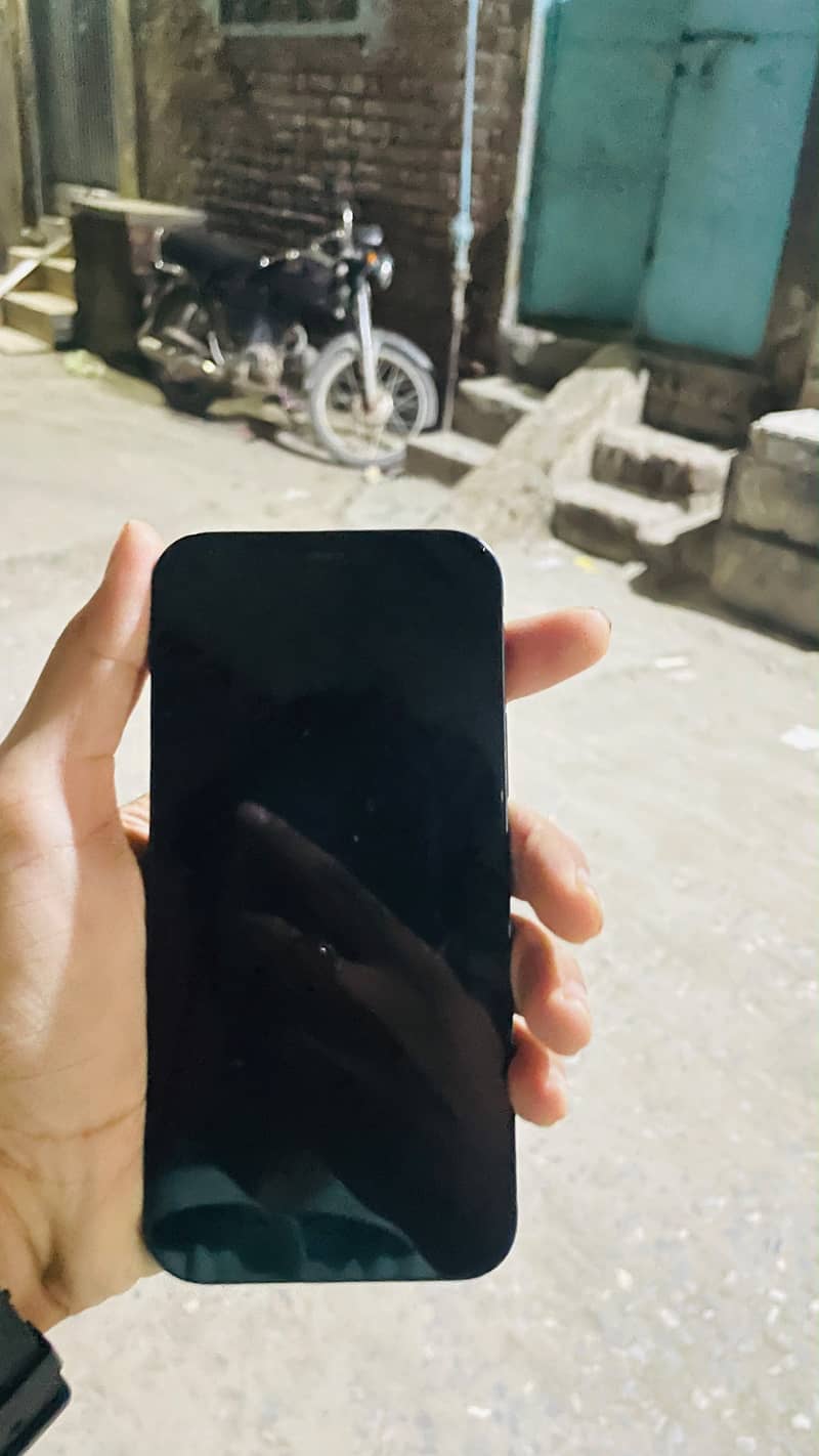 Apple iPhone 12 6