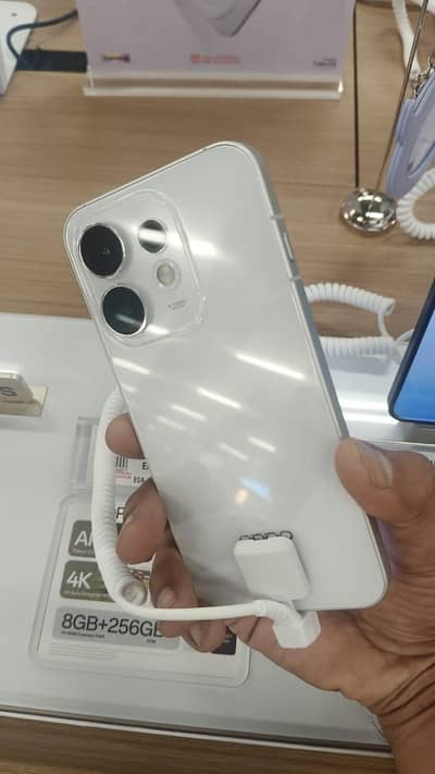 OPPO Reno16