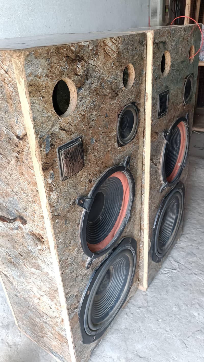 Speaker with box 4