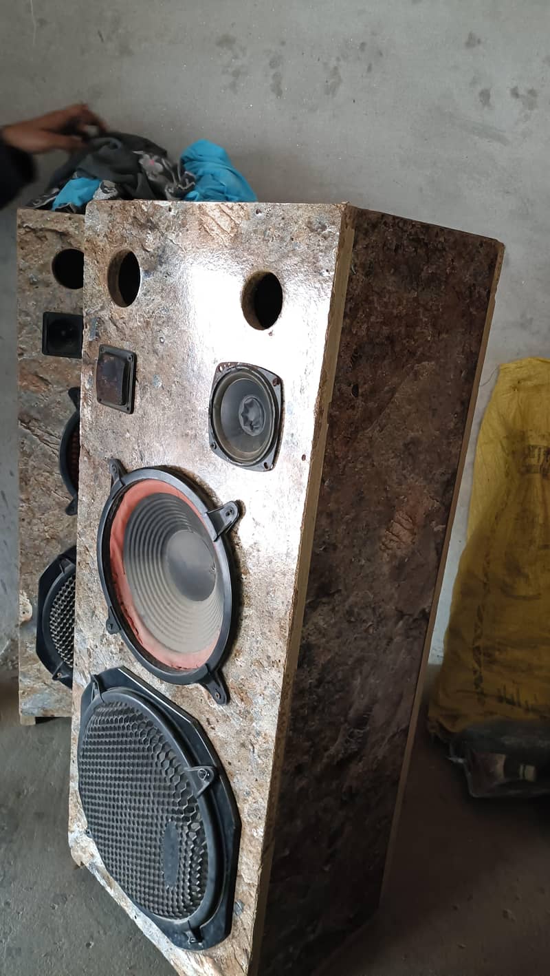 Speaker with box 6