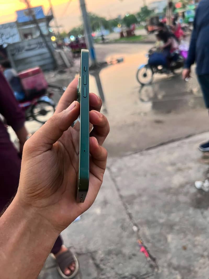 Apple iPhone 13 3