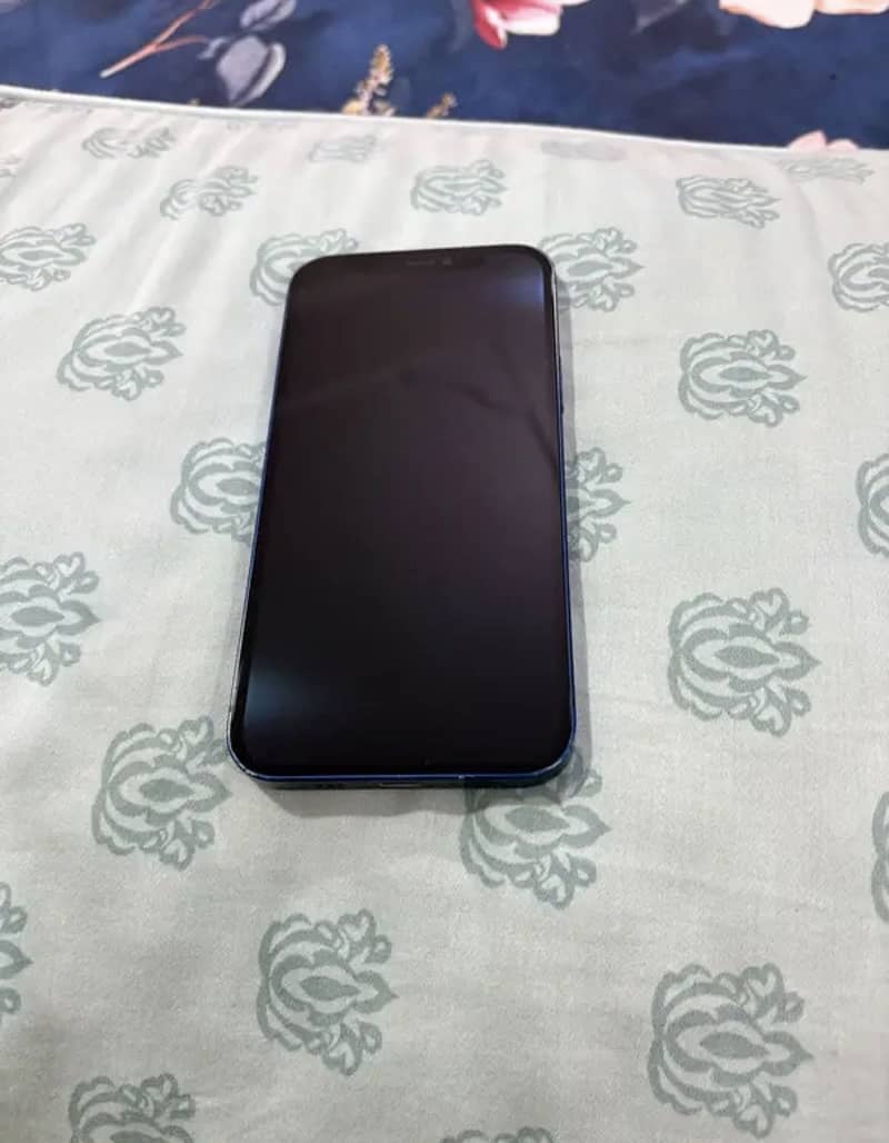 Apple iPhone 12 4