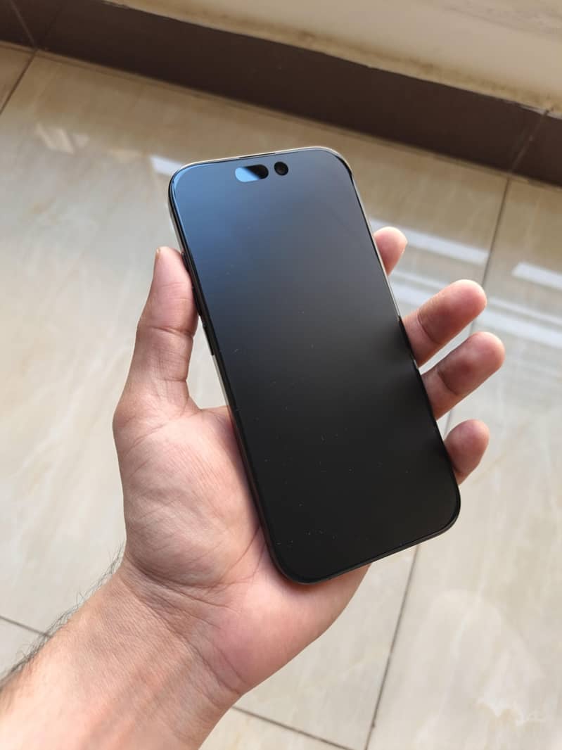Apple iPhone 16 Pro 1