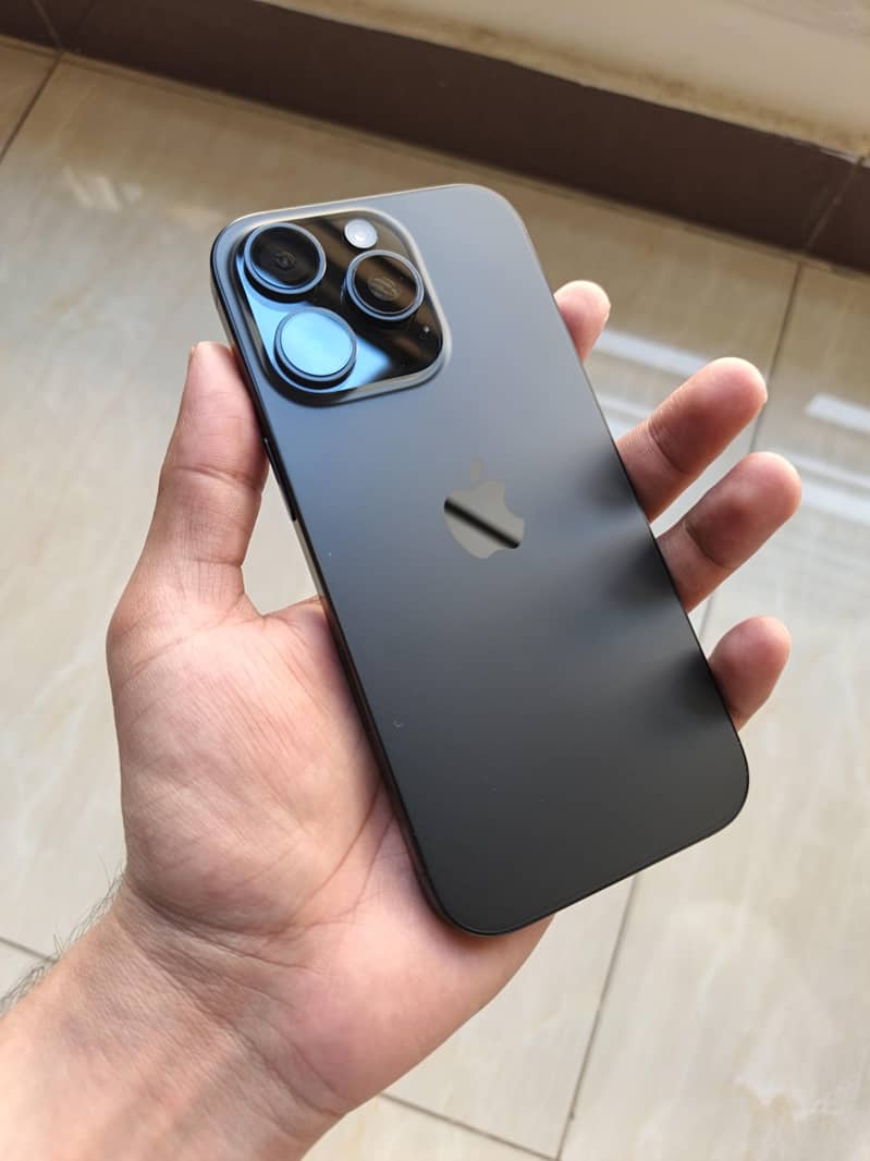 Apple iPhone 16 Pro 3