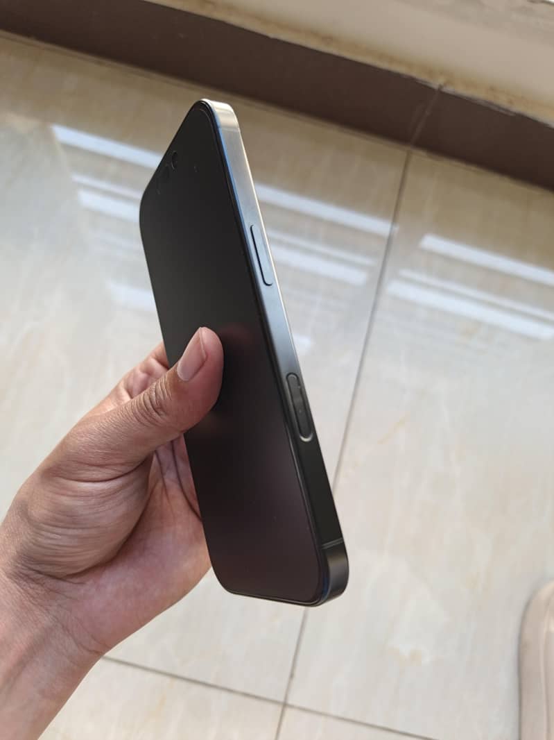 Apple iPhone 16 Pro 4