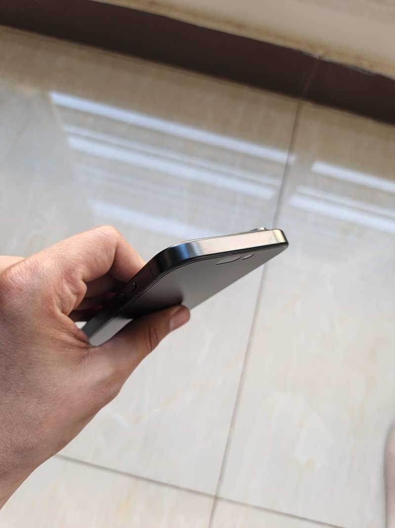 Apple iPhone 16 Pro 6