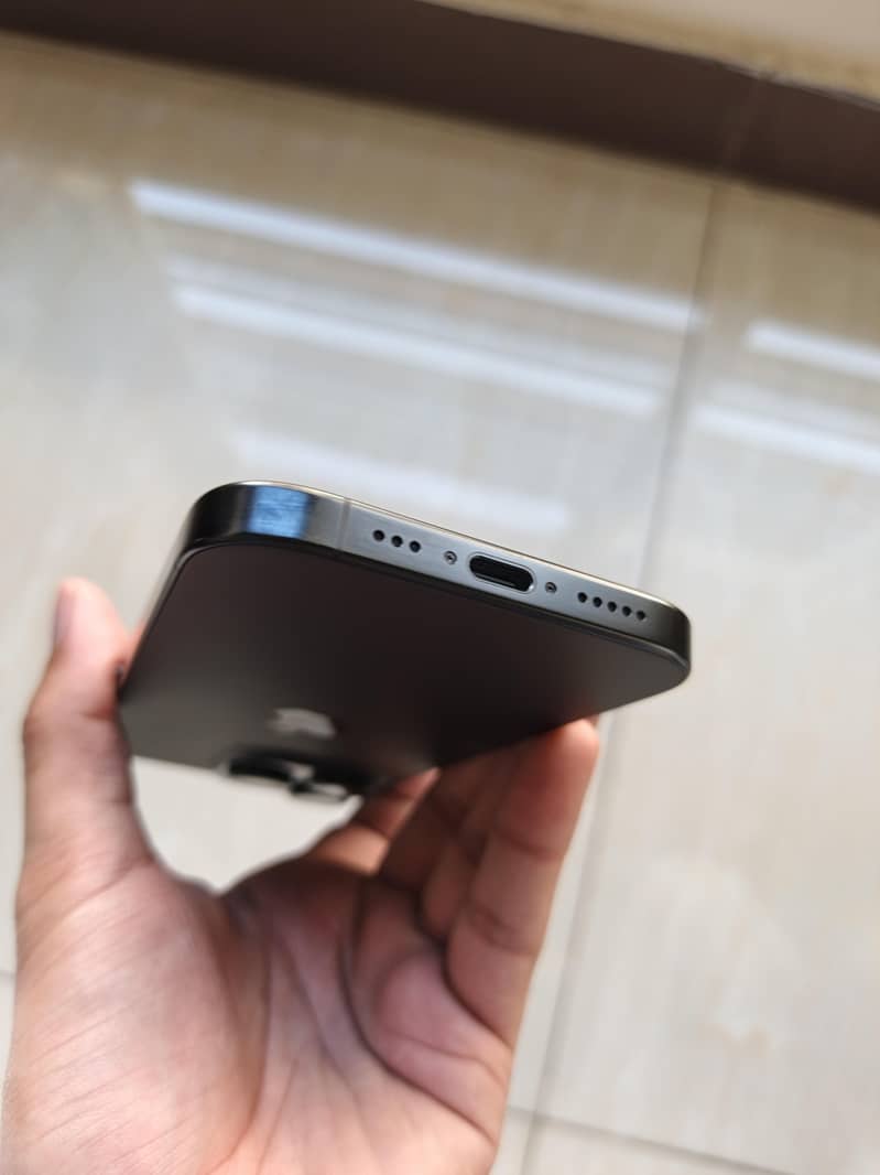 Apple iPhone 16 Pro 7