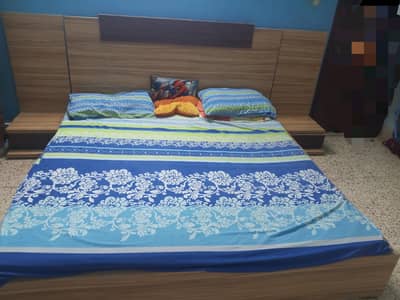 king size bed with 2 side tables without metress
