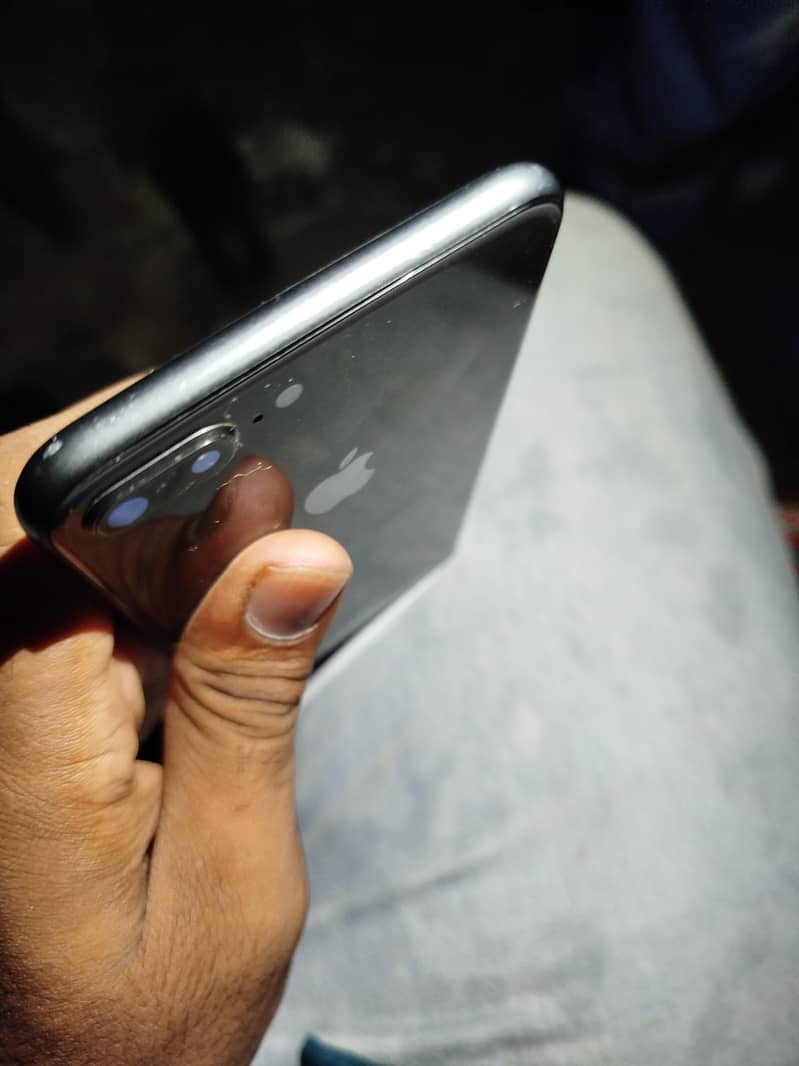 Apple iPhone 8 Plus 0