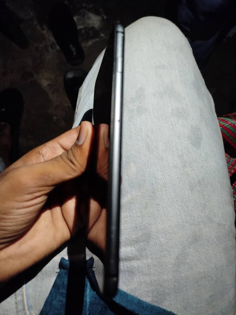 Apple iPhone 8 Plus 3