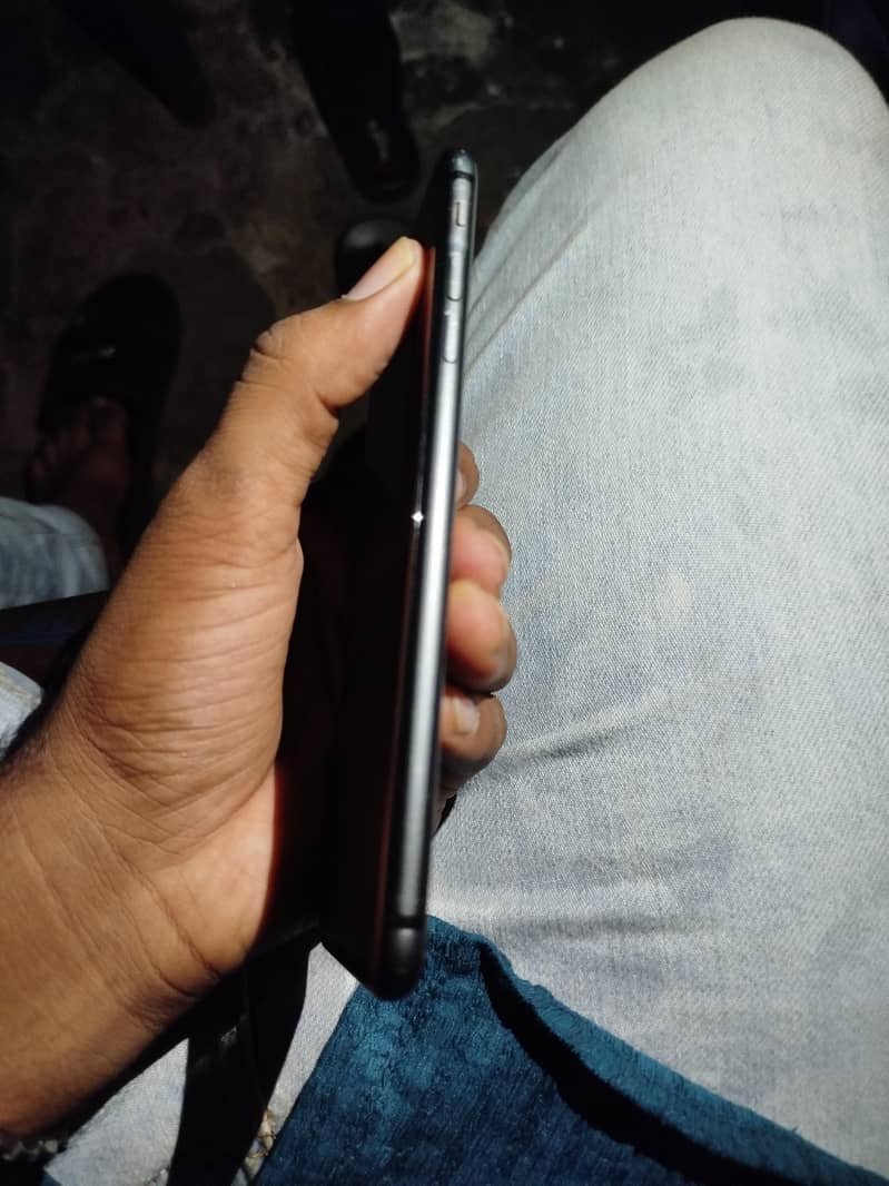 Apple iPhone 8 Plus 4