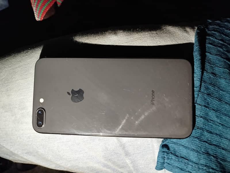 Apple iPhone 8 Plus 5