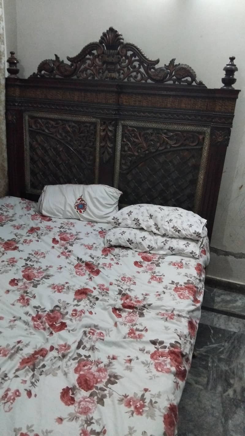 king size bed 0