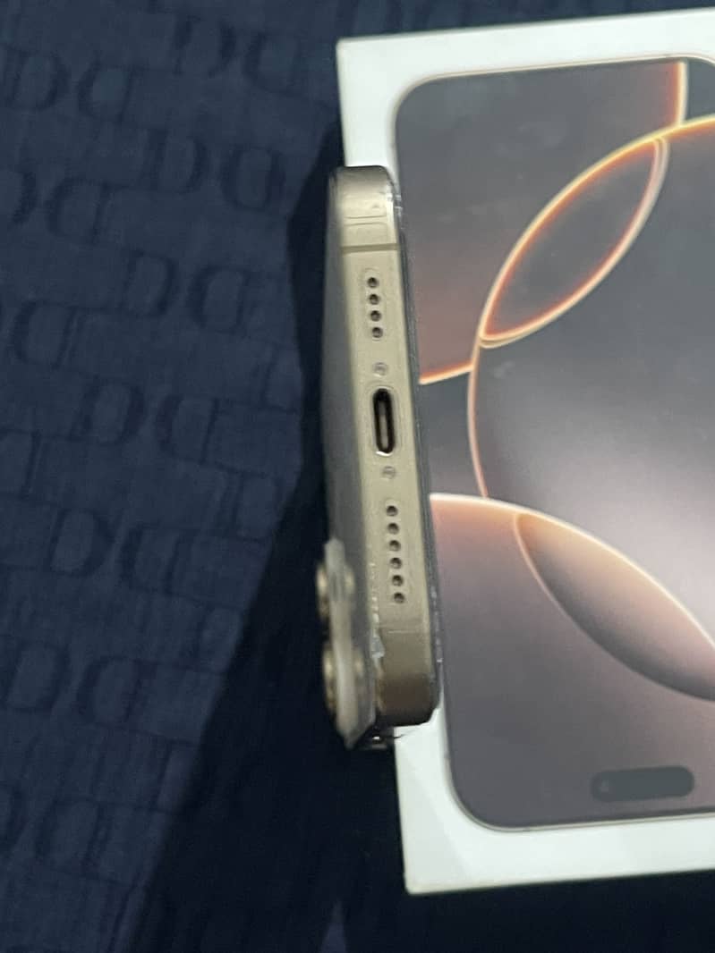 Apple iPhone 16 Pro Max 1