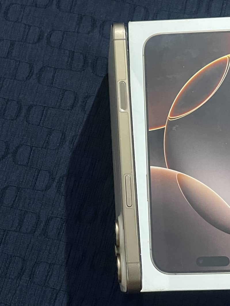 Apple iPhone 16 Pro Max 4