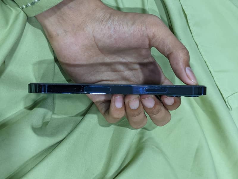 Apple iPhone 12 Pro 3