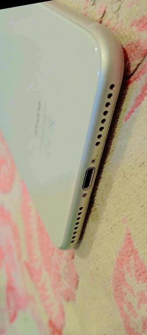Apple iPhone 8 Plus 1