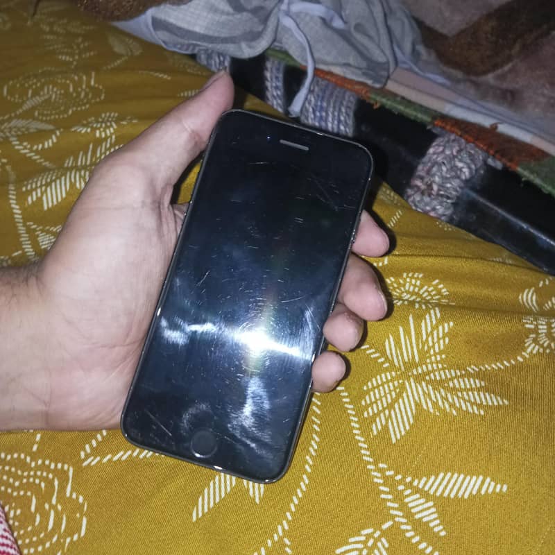 Apple iPhone 7 0
